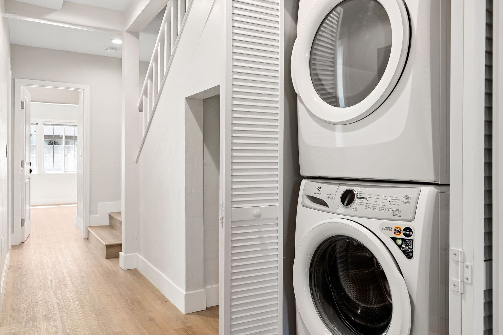Los Angeles Apartment: 1709 Kelton Ave