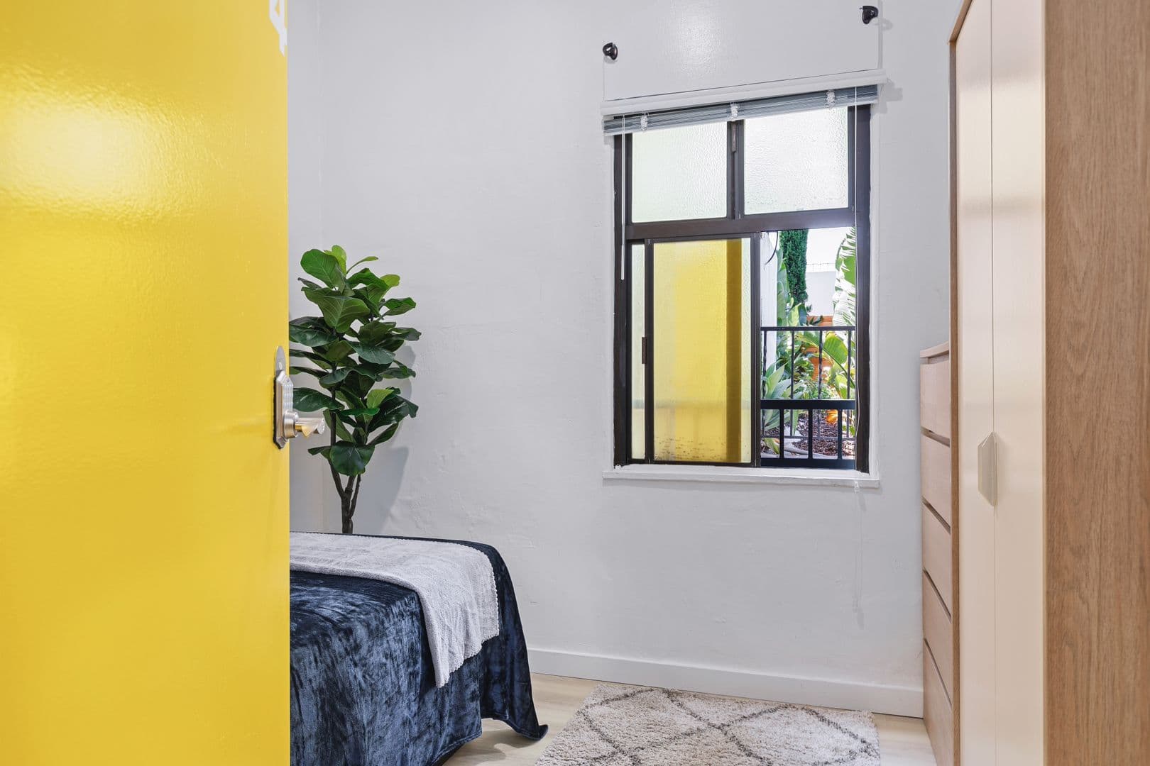 Los Angeles Apartment: 840 Hilgard Ave