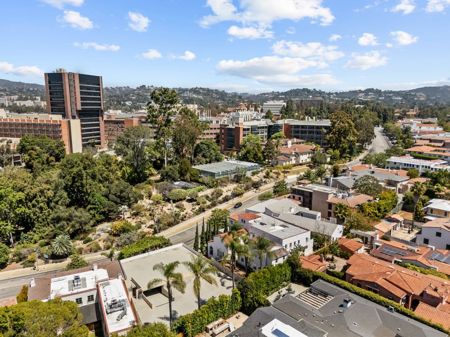 Los Angeles Apartment: 838 Hilgard Ave