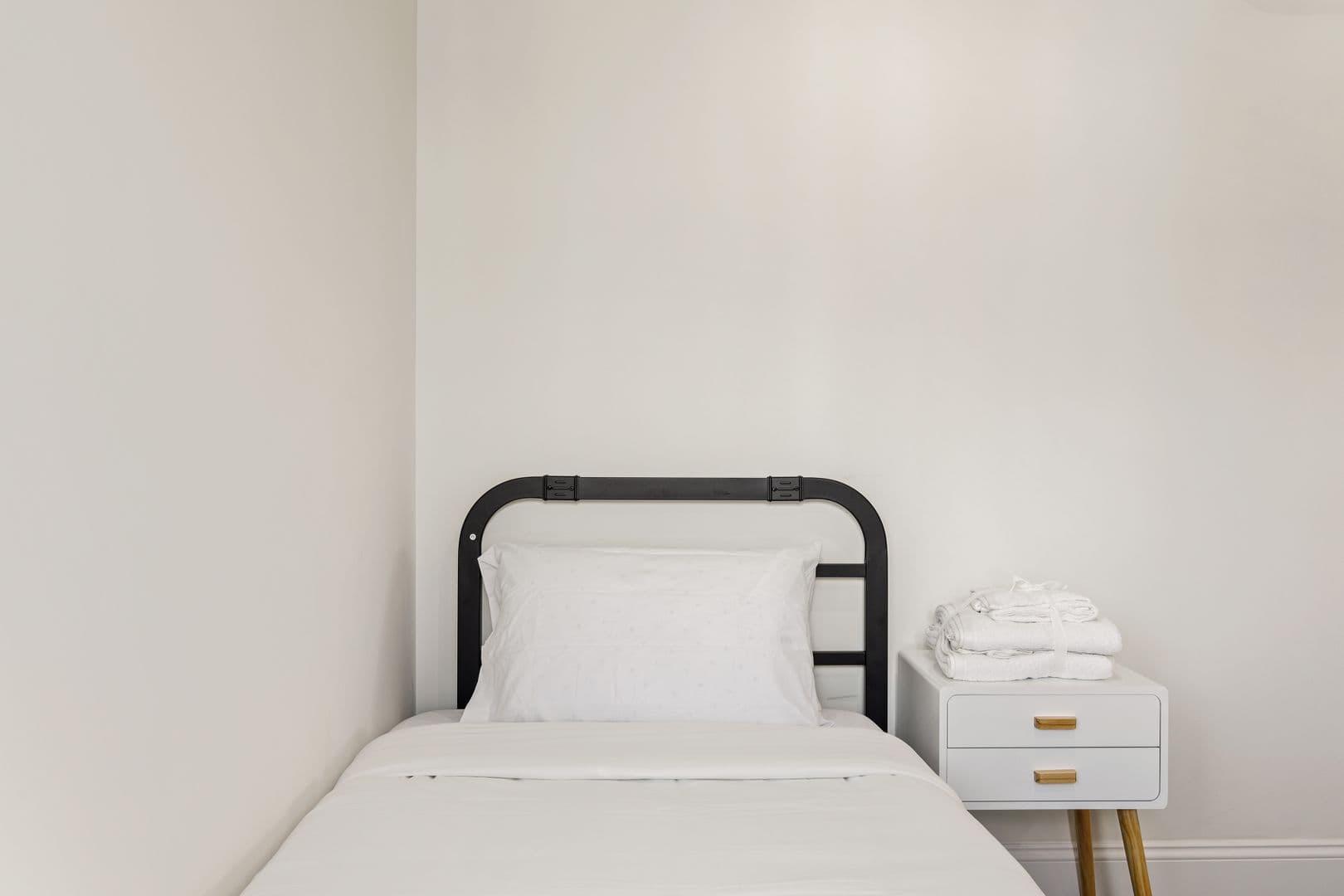 Los Angeles Apartment: 1740 Kelton Ave, Los Angeles, CA 90024