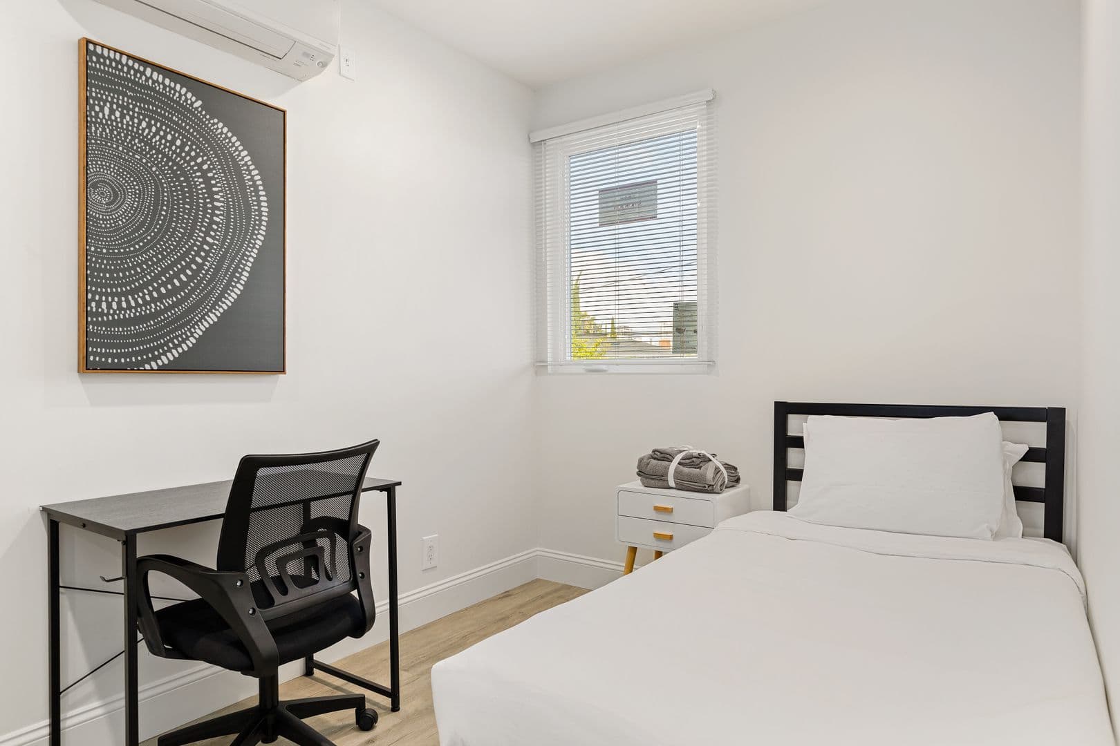 Los Angeles Apartment: 1740 Kelton Ave, Los Angeles, CA 90024