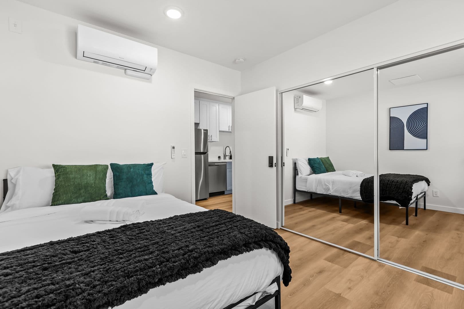 Los Angeles Apartment: 838 Hilgard Ave