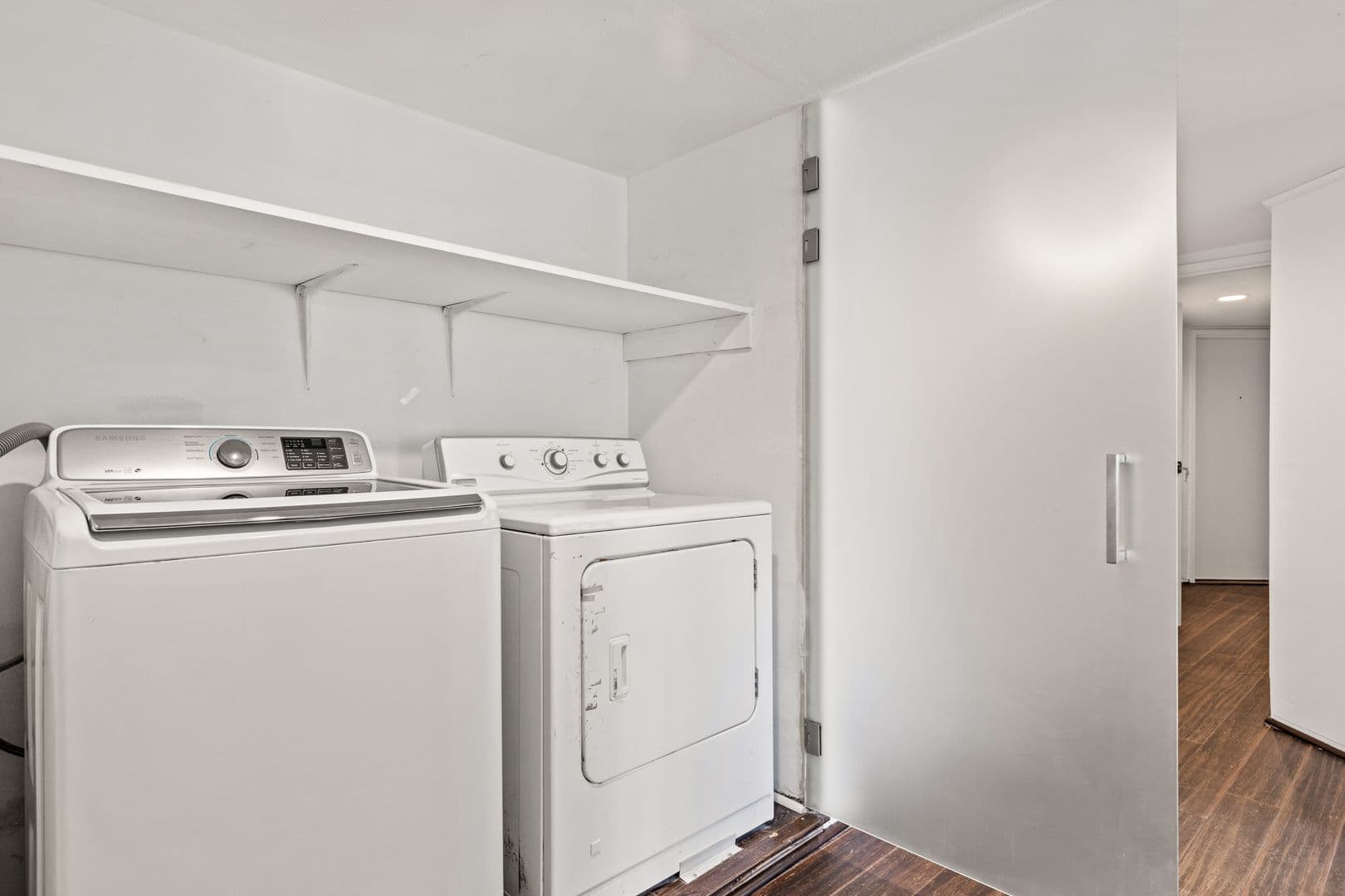 Los Angeles Apartment: 10777 Ashton