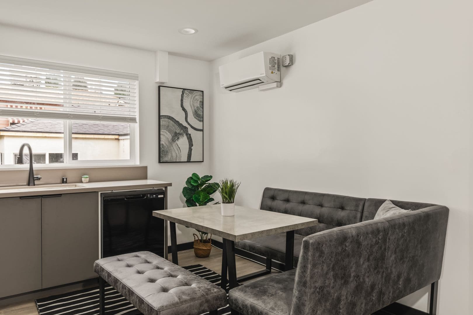 Los Angeles Apartment: 842 Hilgard Ave
