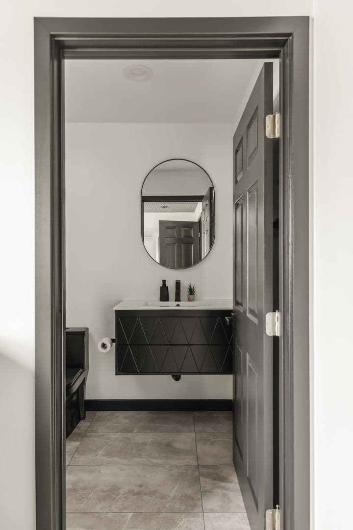 Los Angeles Apartment: 10773 Ashton - Single Room
