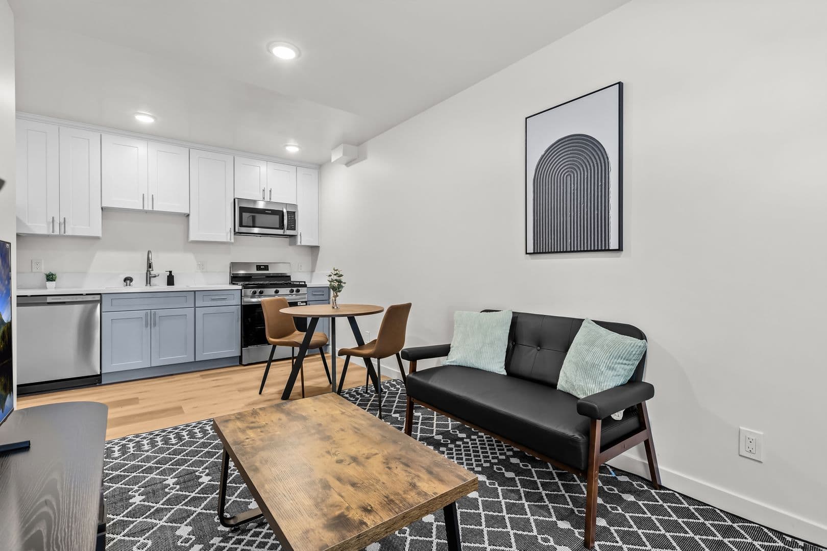 Los Angeles Apartment: 838 Hilgard Ave