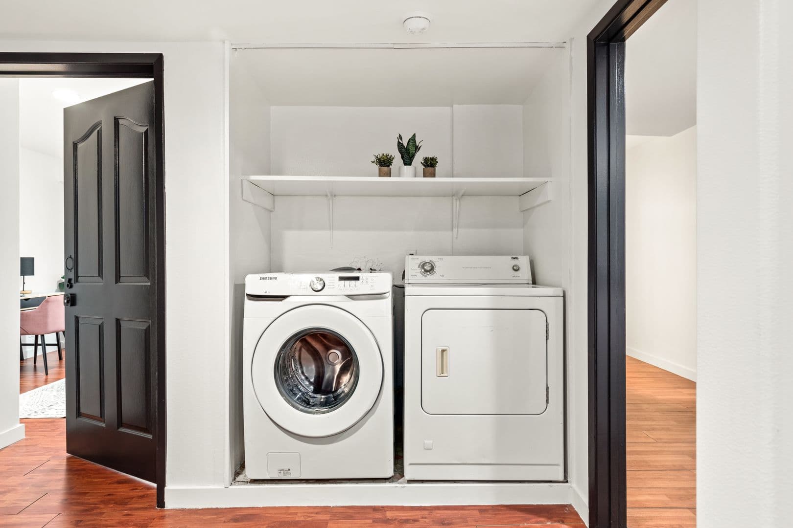Los Angeles Apartment: 10777 Ashton