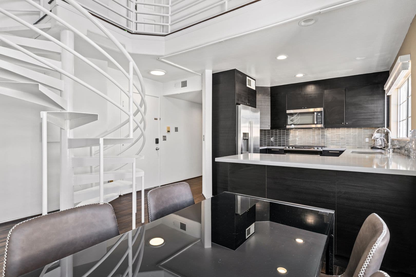 Los Angeles Apartment: 10777 Ashton