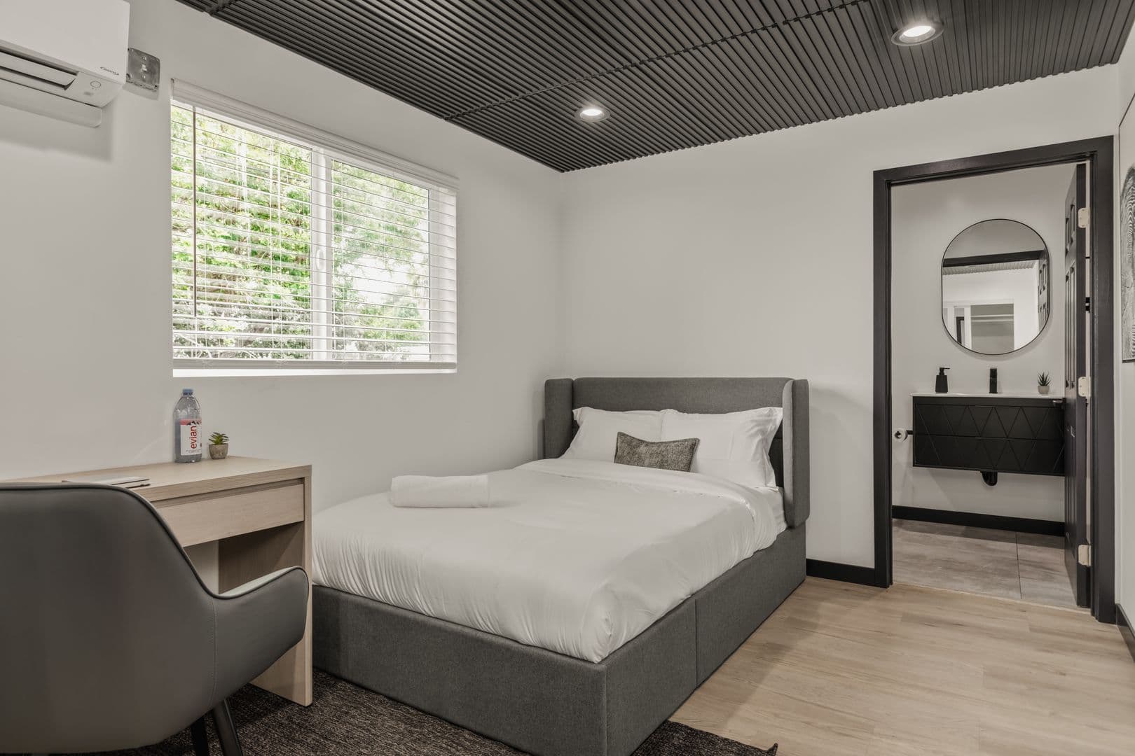Los Angeles, Apartment: 1515 1/2 Selby Avenue - Single Room