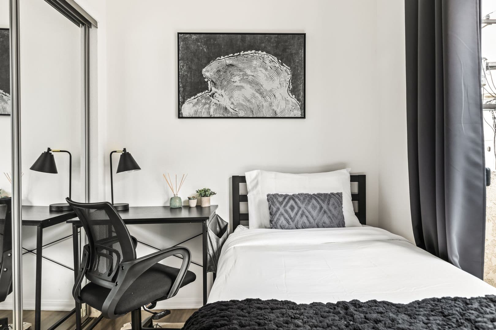 Los Angeles Apartment: 1823 Pelham 8