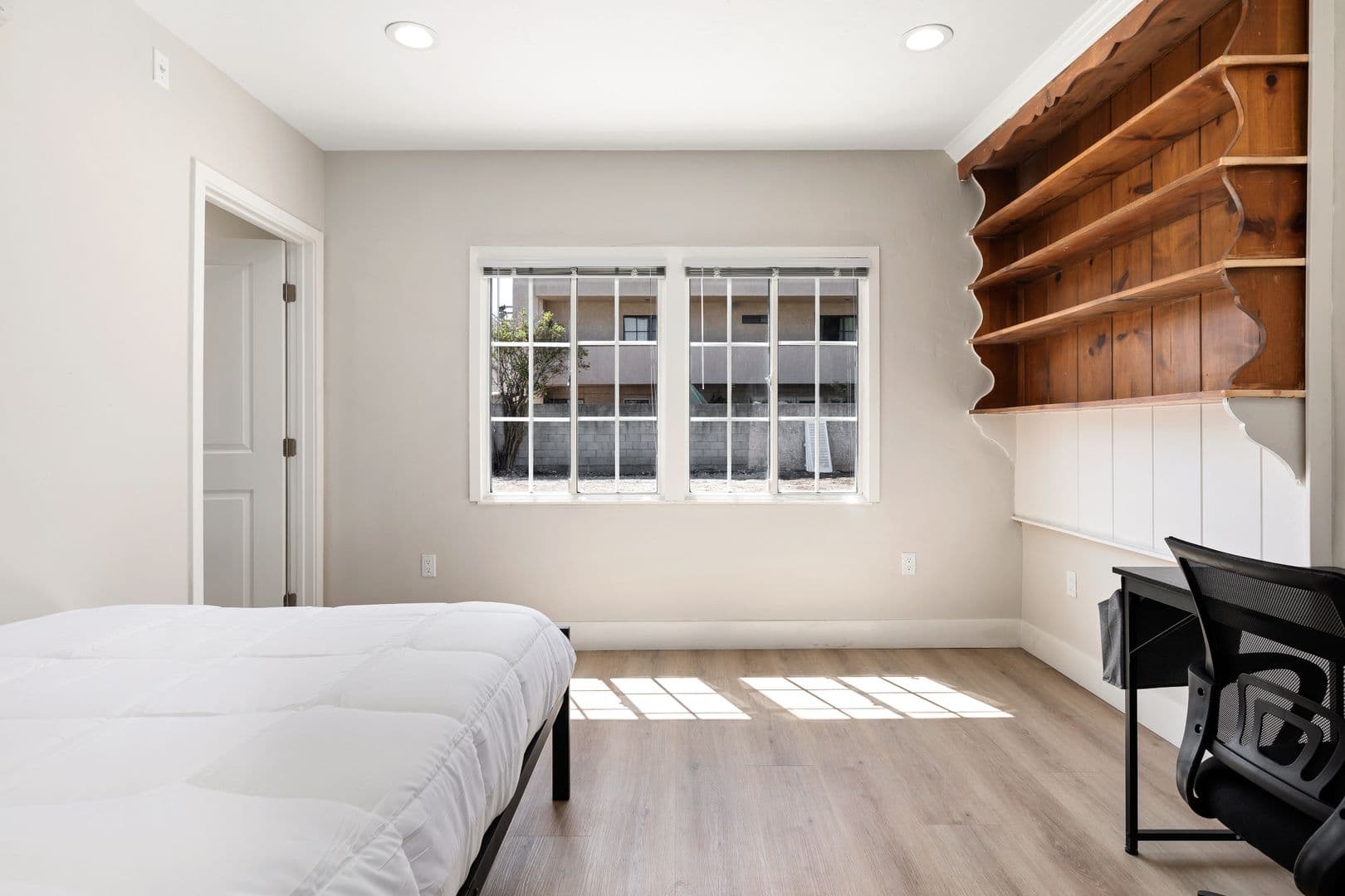 Los Angeles Apartment: 1709 Kelton Ave