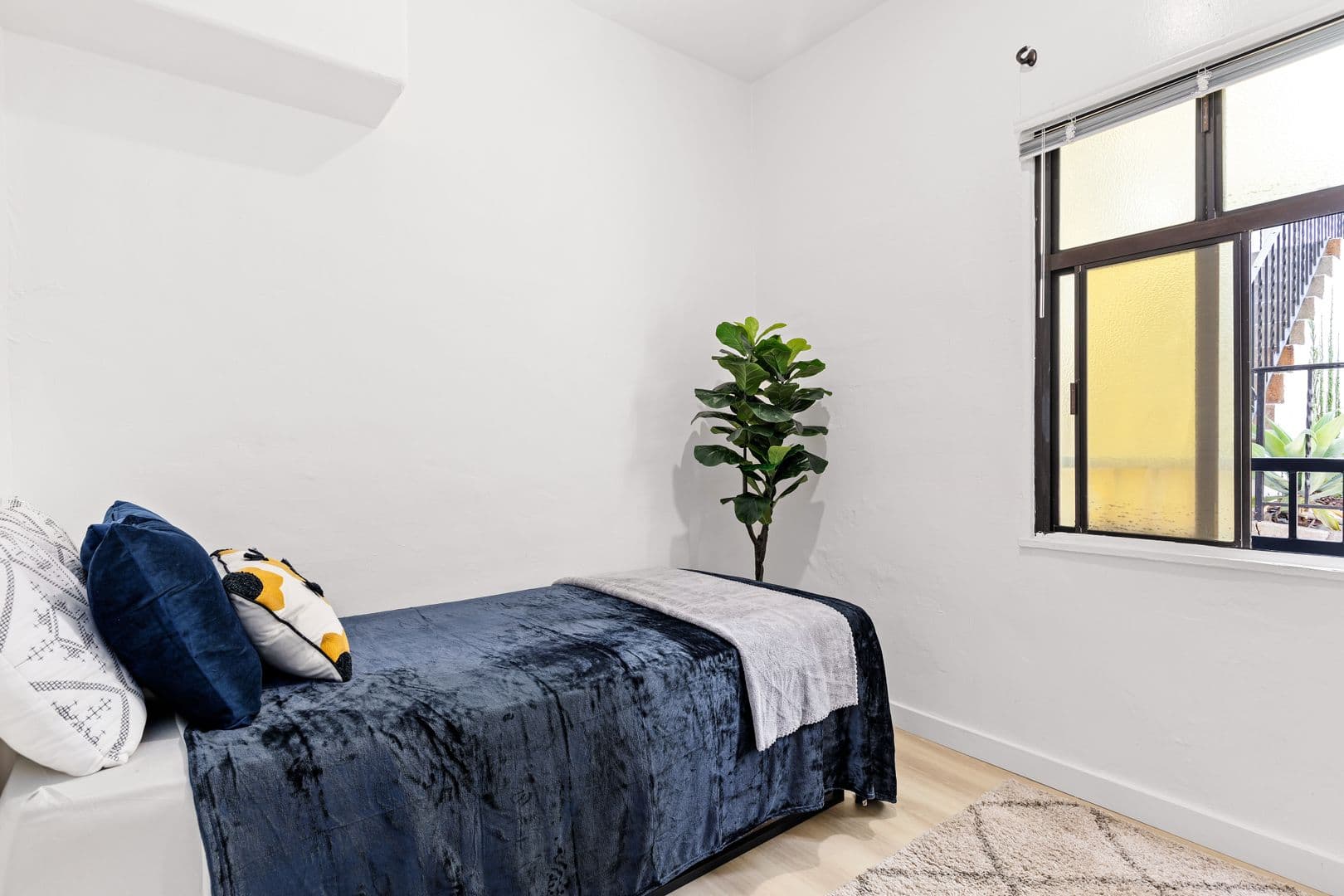 Los Angeles Apartment: 840 Hilgard Ave