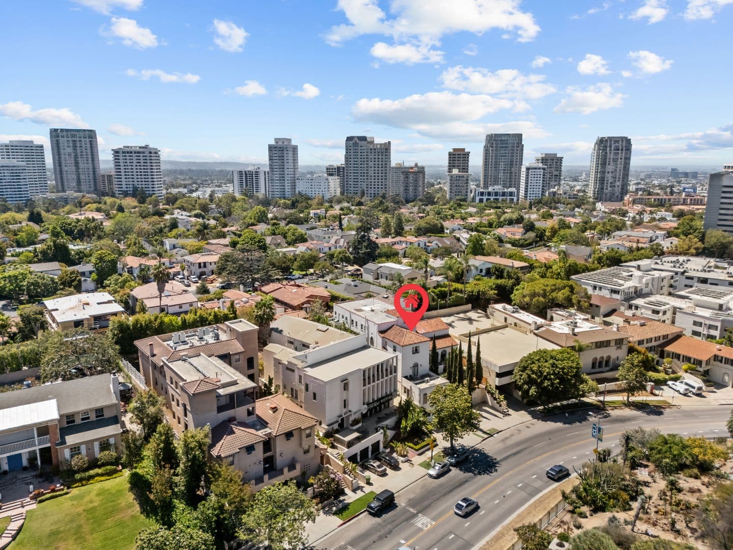 Los Angeles Apartment: 838 Hilgard Ave