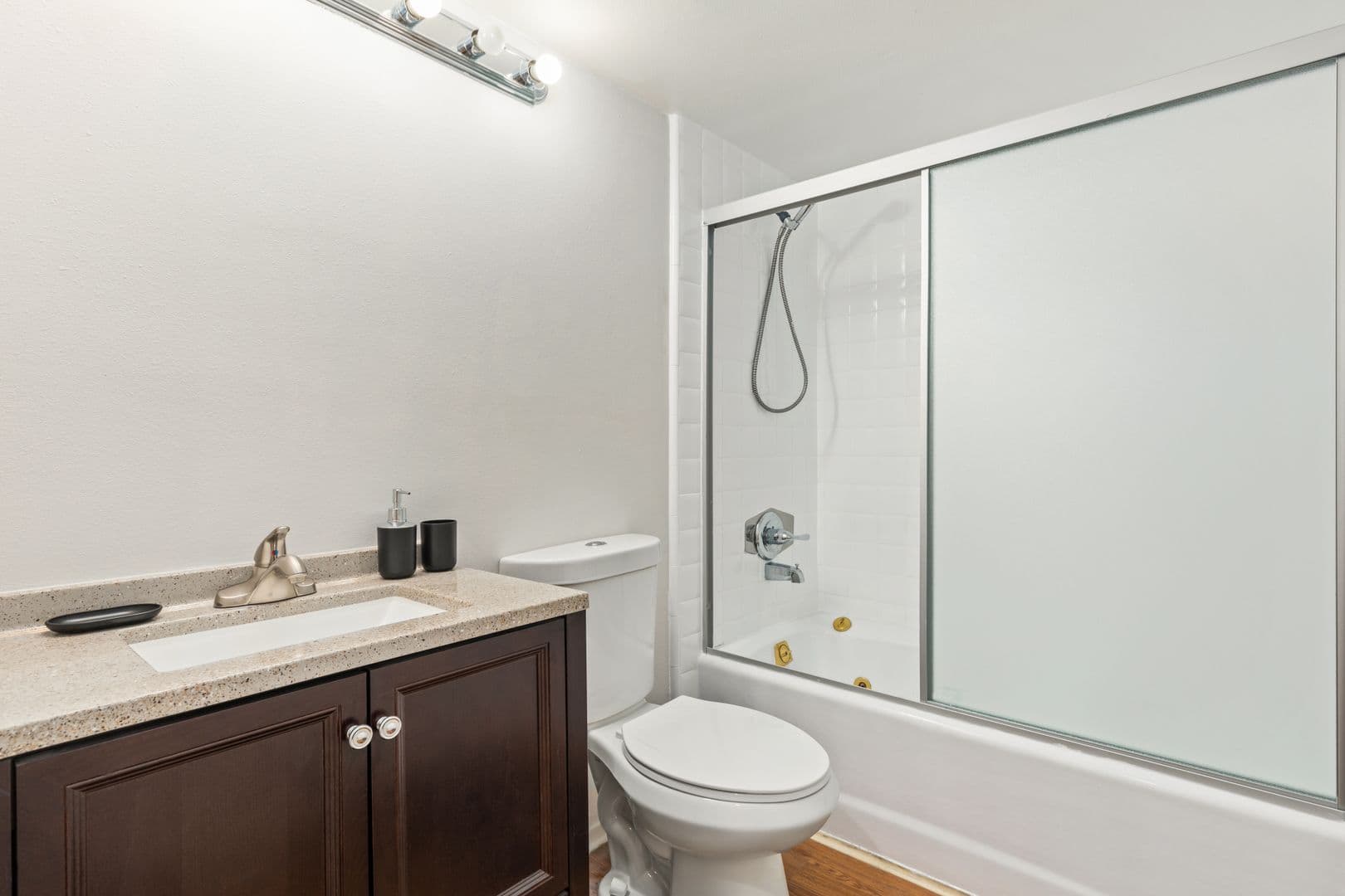Los Angeles Apartment: 10777 Ashton
