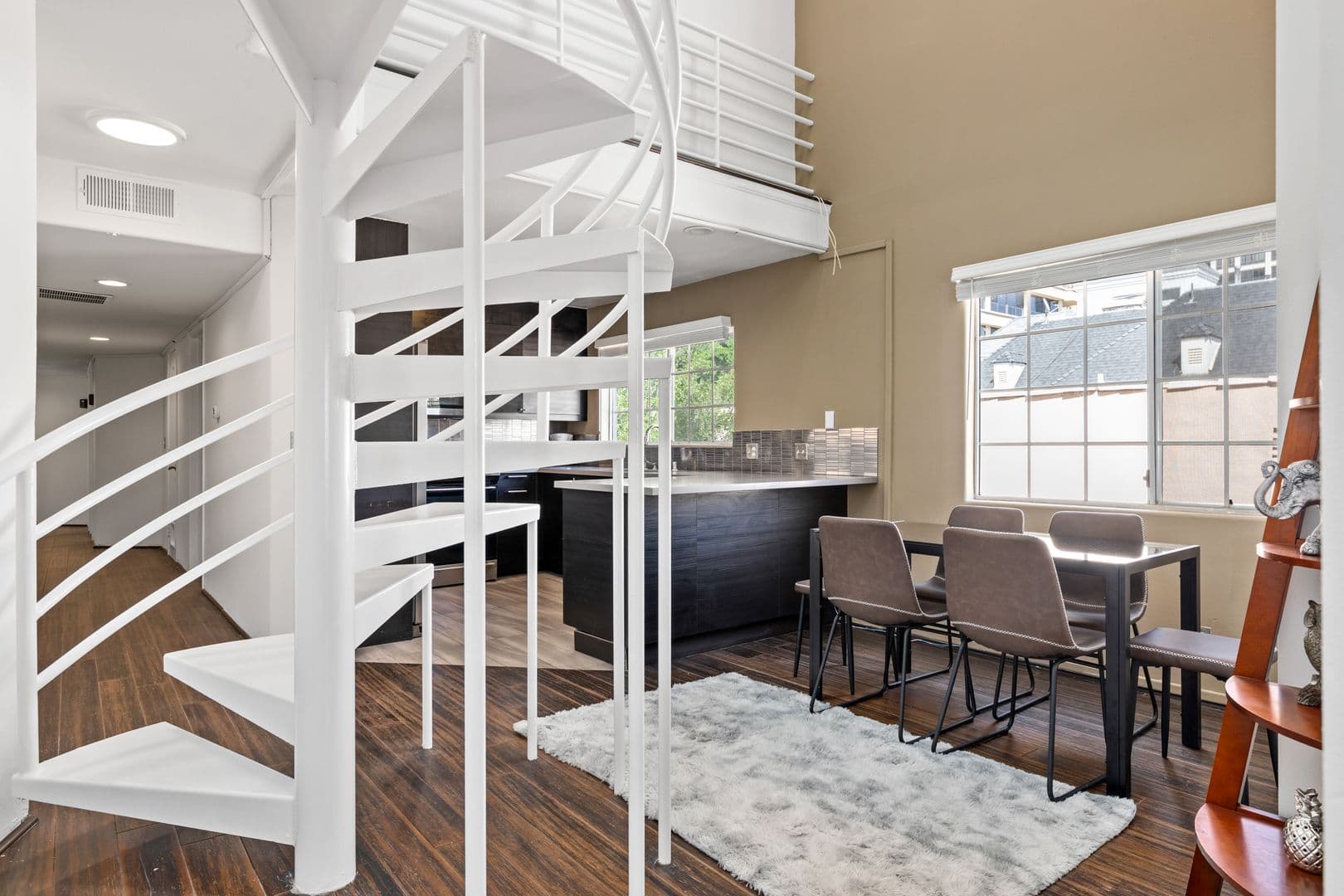 Los Angeles Apartment: 10777 Ashton