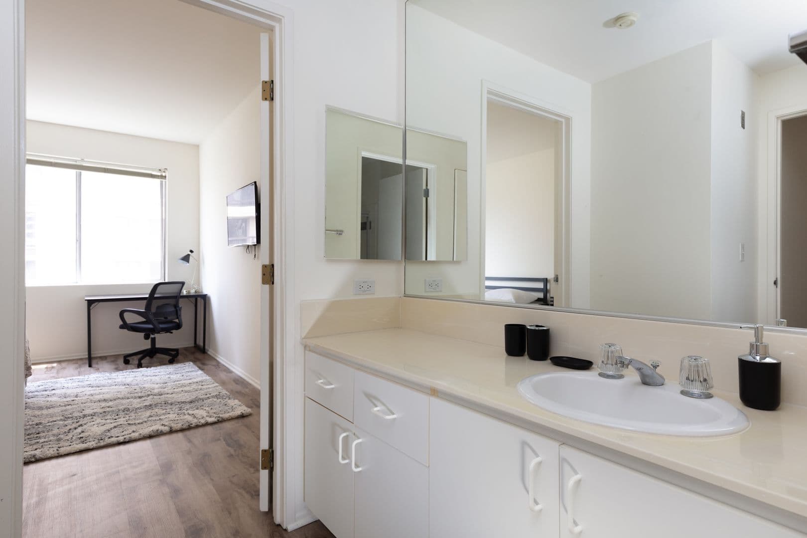 Los Angeles Apartment: 10600 Wilshire 611