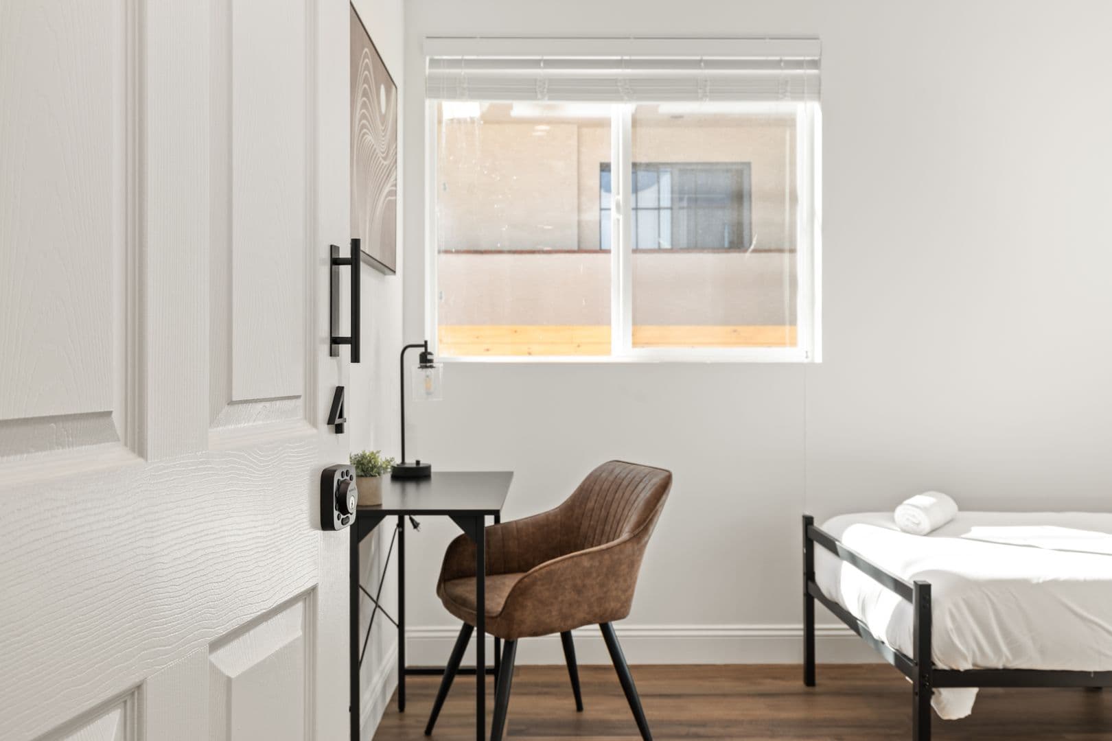 Los Angeles Apartment: 1713 Kelton Ave