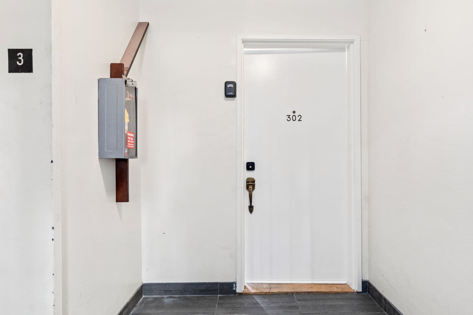 Los Angeles Apartment: 10777 Ashton