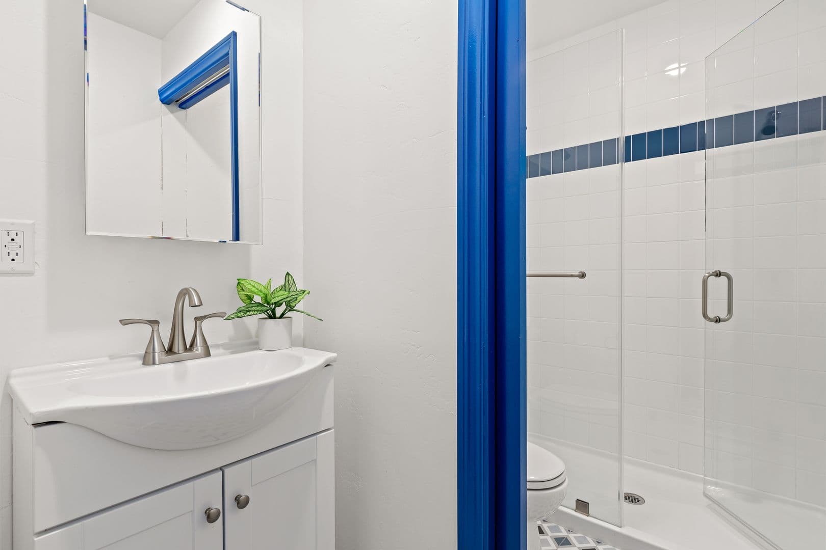 Los Angeles Apartment: 840 Hilgard Ave