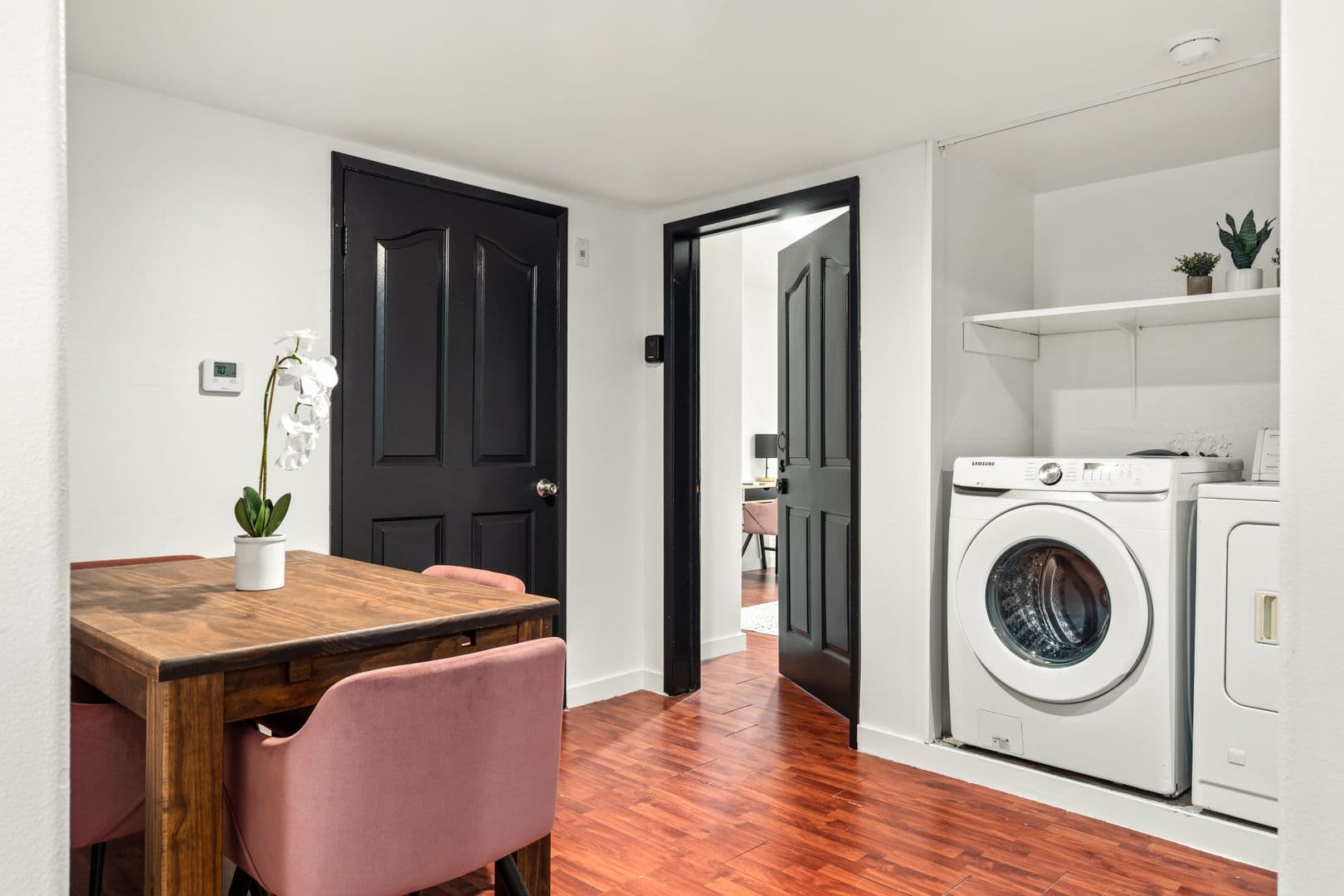 Los Angeles Apartment: 10777 Ashton
