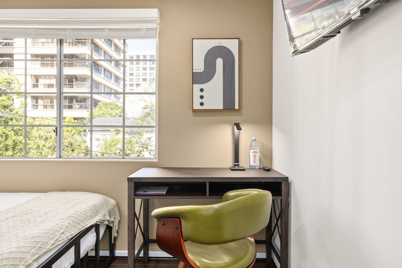 Los Angeles Apartment: 10777 Ashton