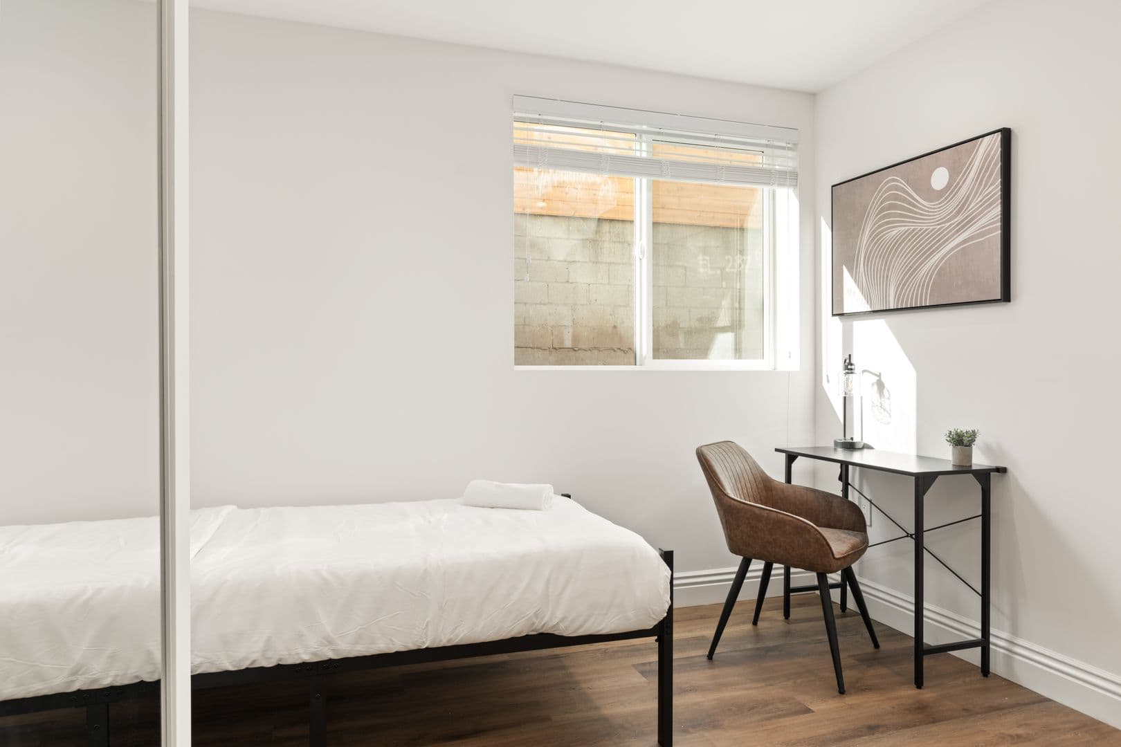 Los Angeles Apartment: 1713 Kelton Ave