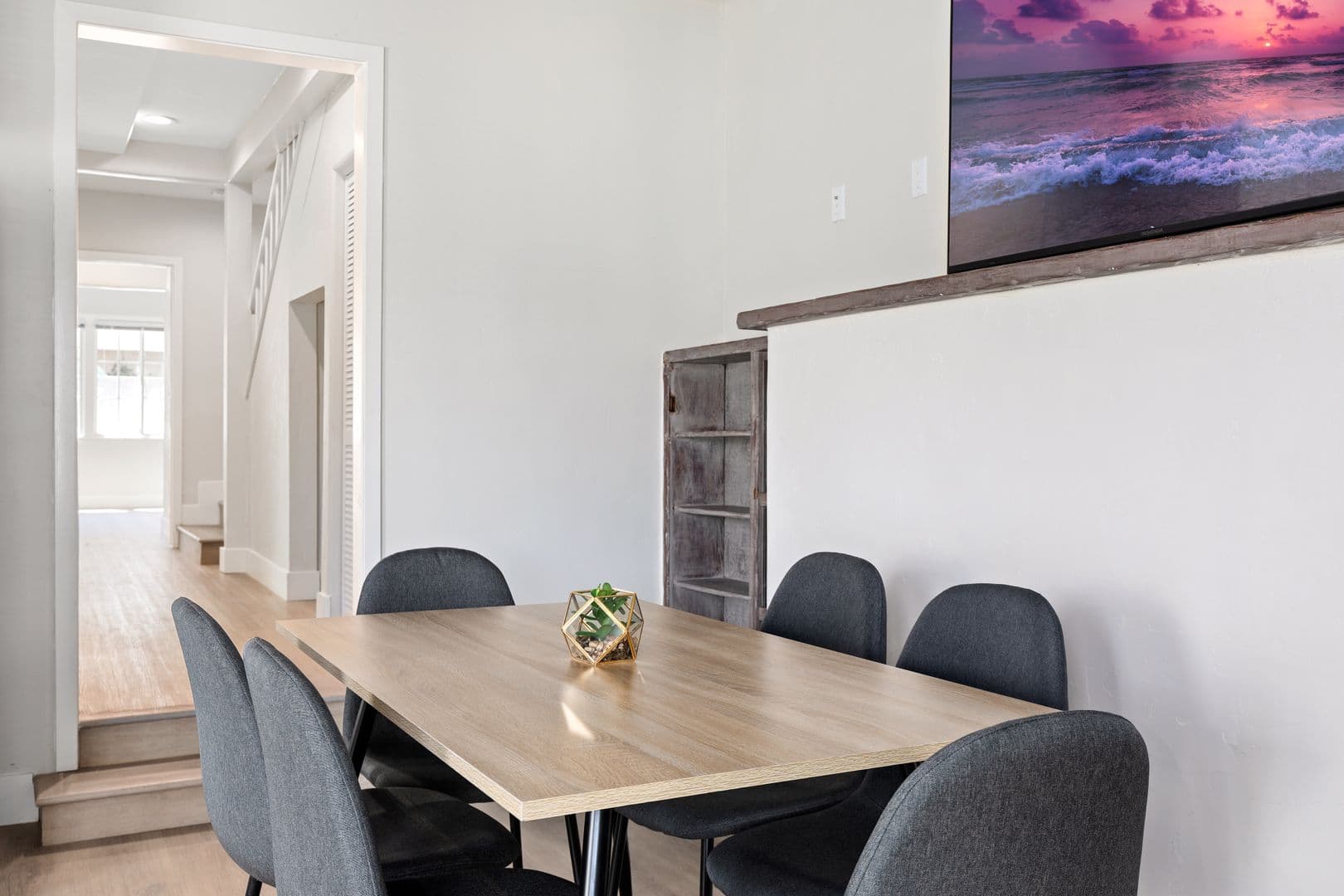 Los Angeles Apartment: 1709 Kelton Ave