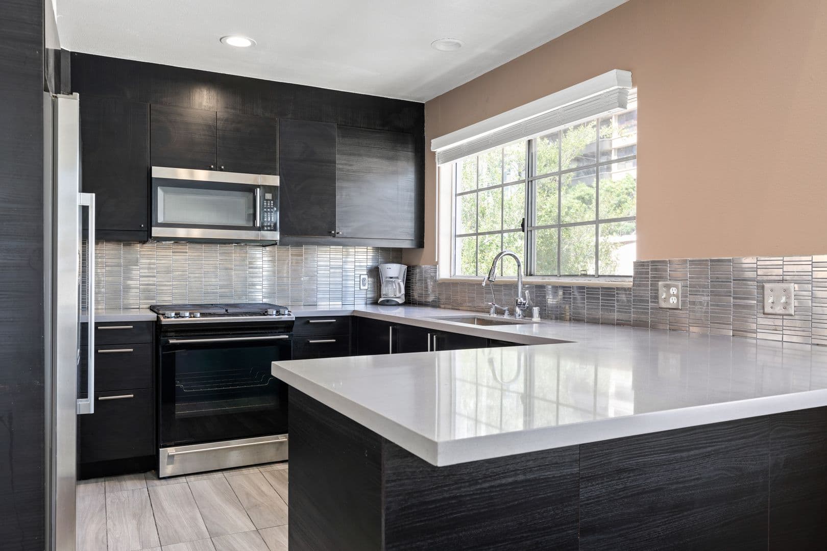 Los Angeles Apartment: 10777 Ashton