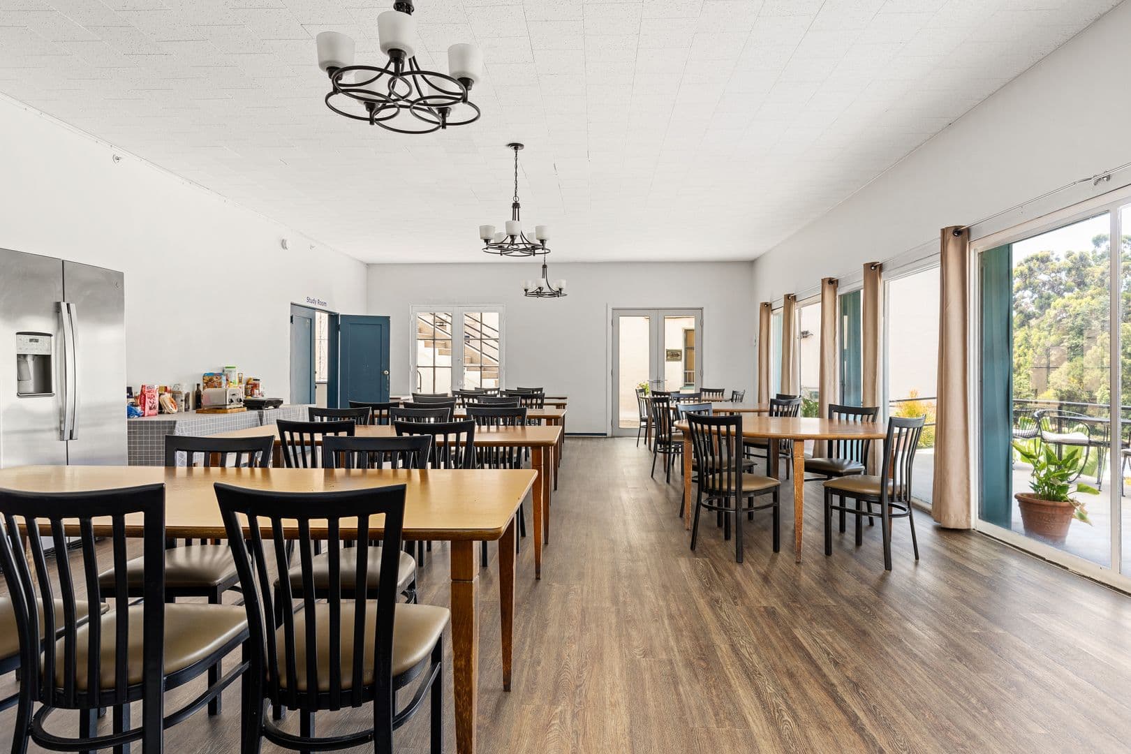 Los Angeles Apartment: 840 Hilgard Ave
