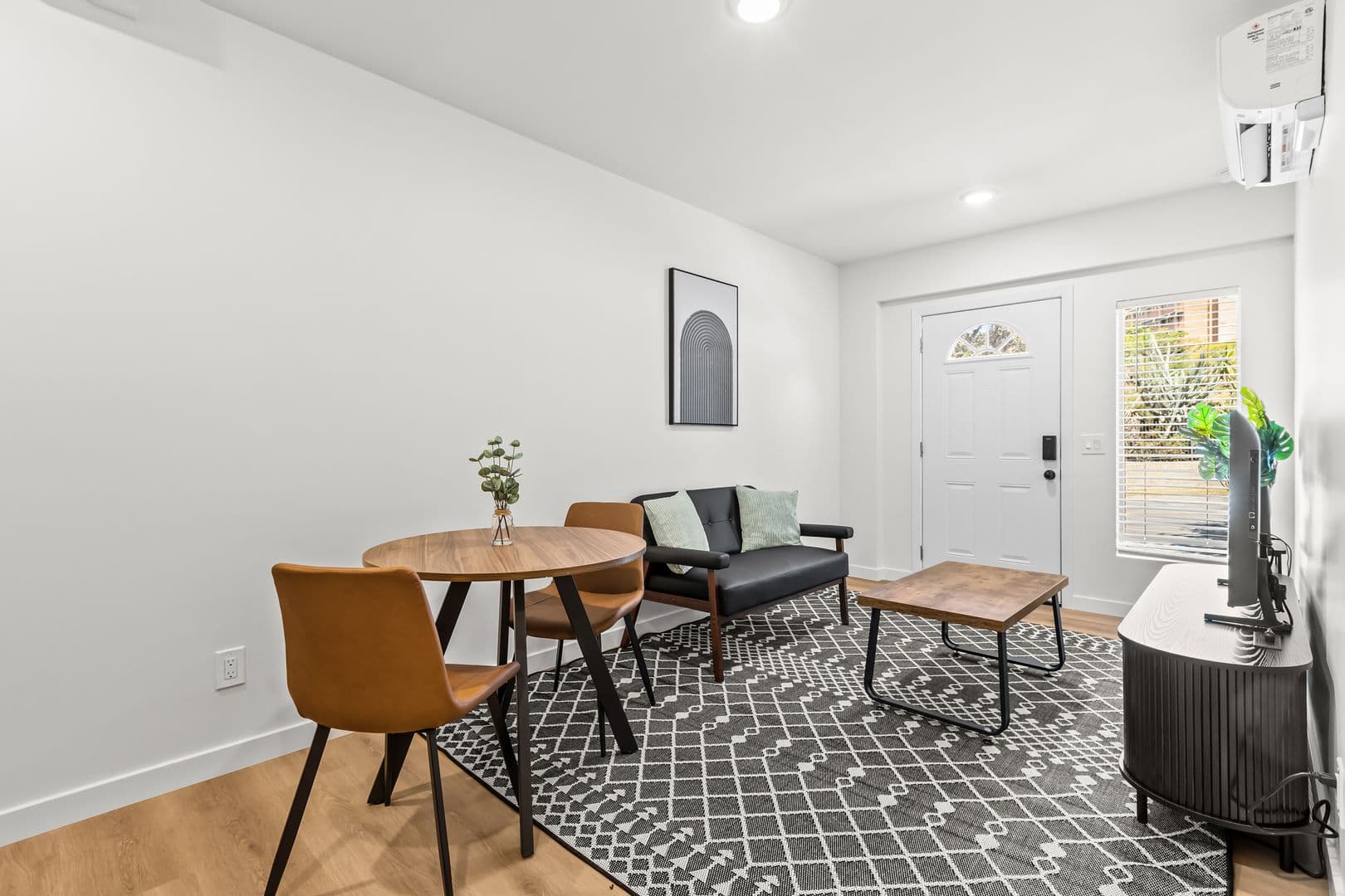 Los Angeles Apartment: 838 Hilgard Ave