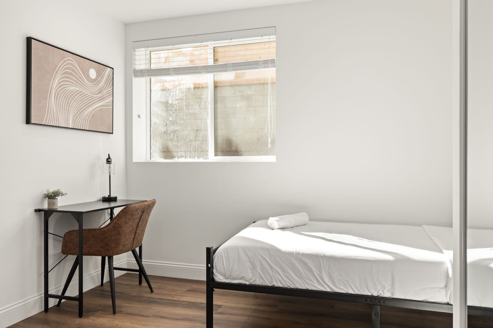 Los Angeles Apartment: 1713 Kelton Ave