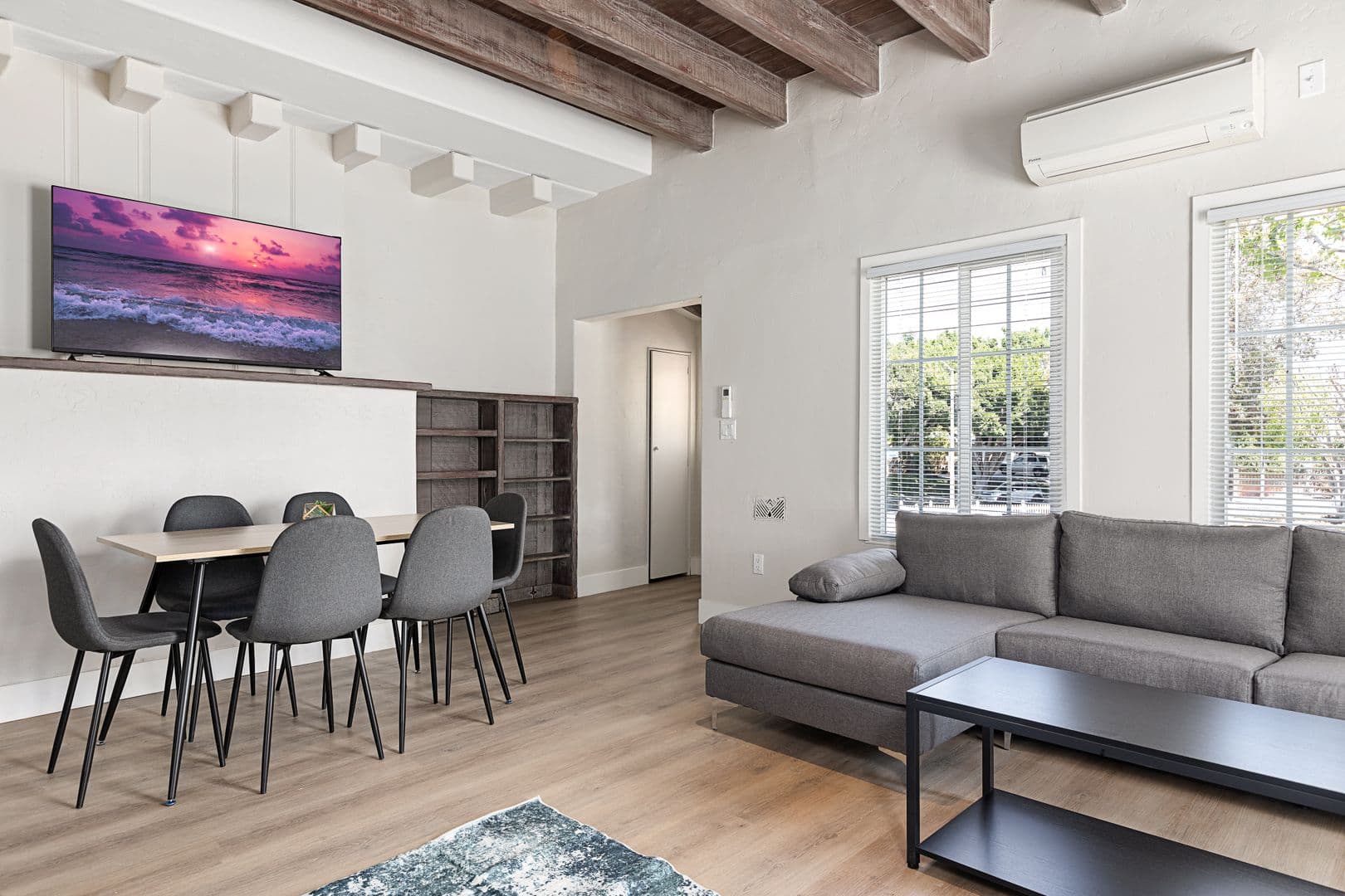 Los Angeles Apartment: 1709 Kelton Ave