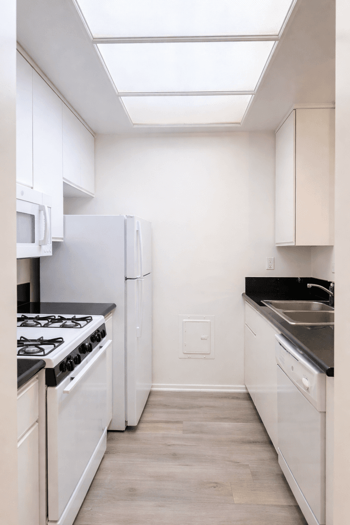 Los Angeles Apartment: 10600 Wilshire 308