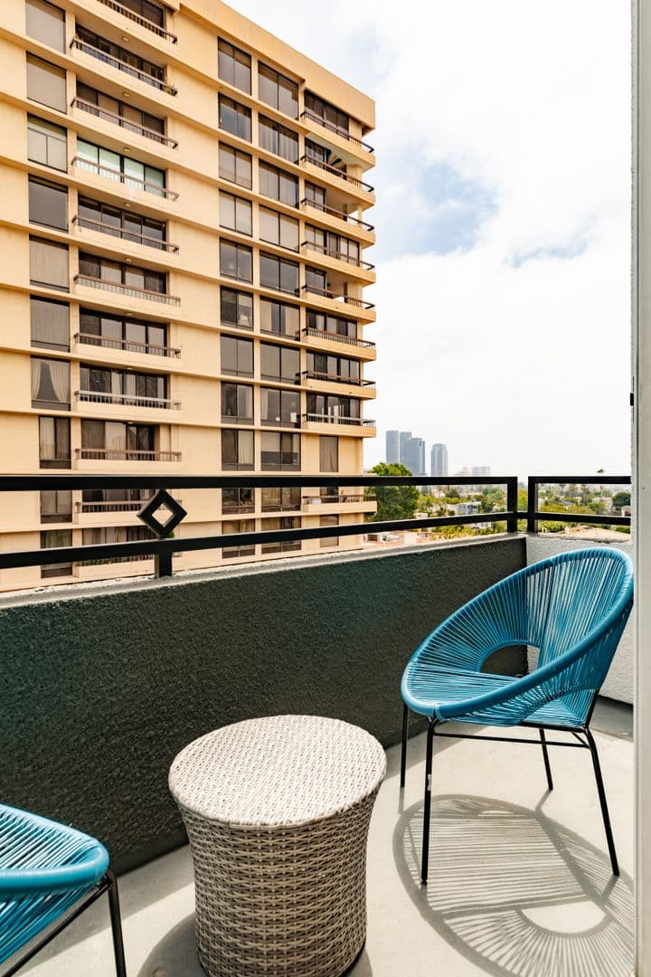 Los Angeles Apartment: 10600 Wilshire 611