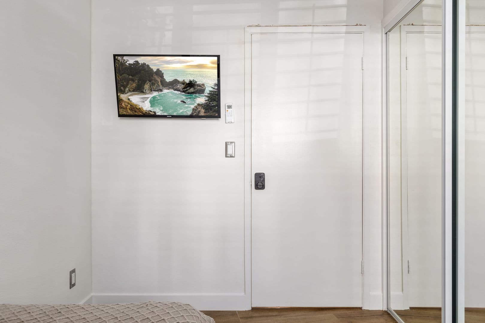 Los Angeles Apartment: 1700 Malcolm Avenue