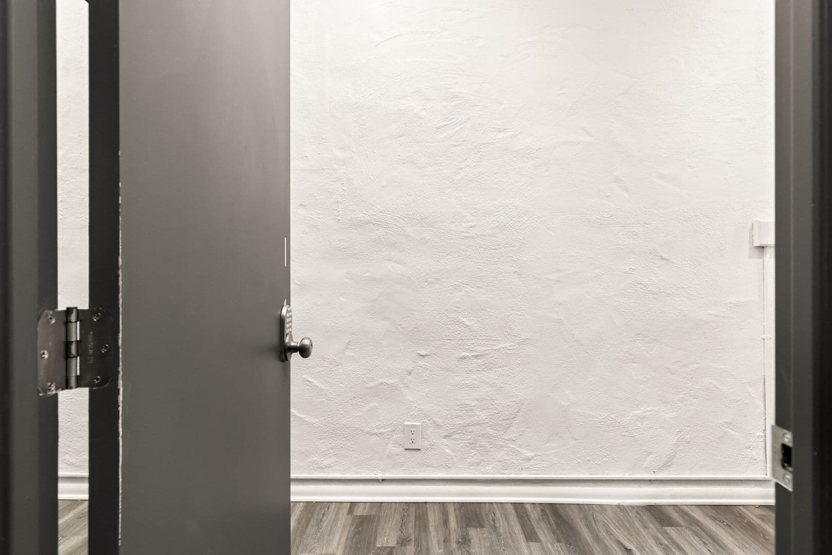 Los Angeles Apartment: 832 Hilgard Ave