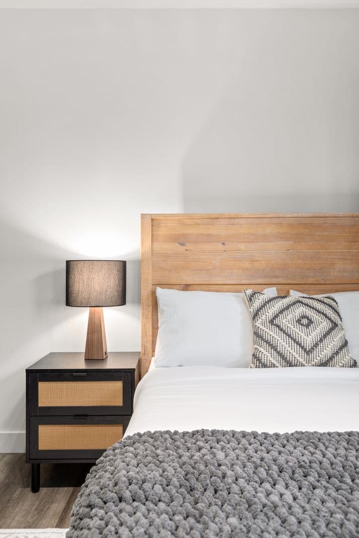 Los Angeles Apartment: 10793 Ohio Ave Los Angeles, CA 90024