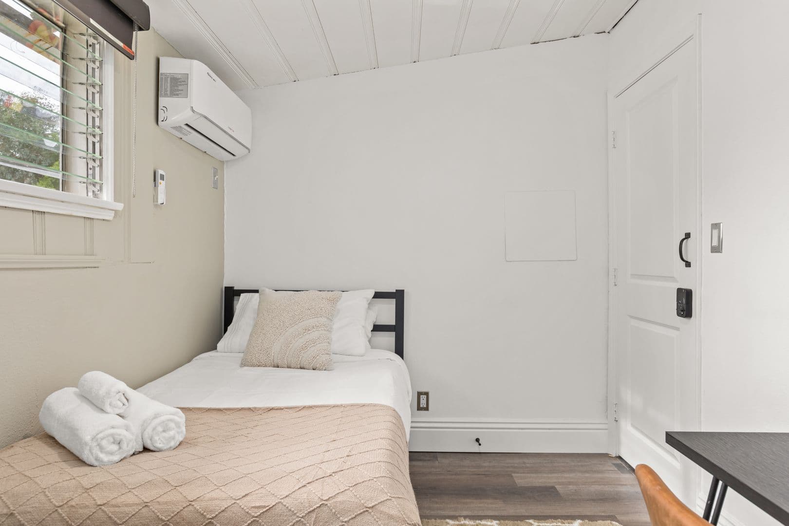 Los Angeles Apartment: 1515 Selby Ave