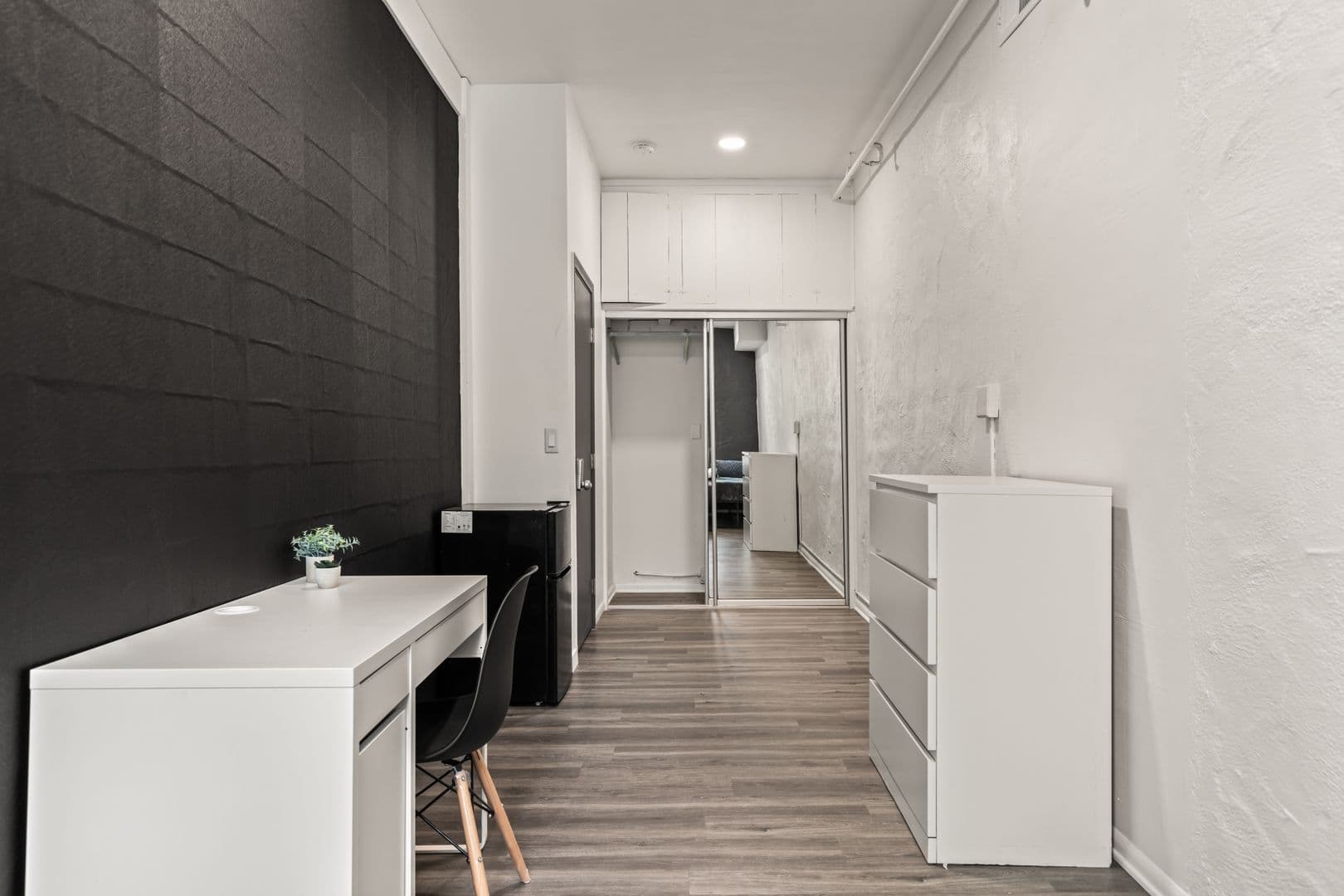 Los Angeles Apartment: 832 Hilgard Ave