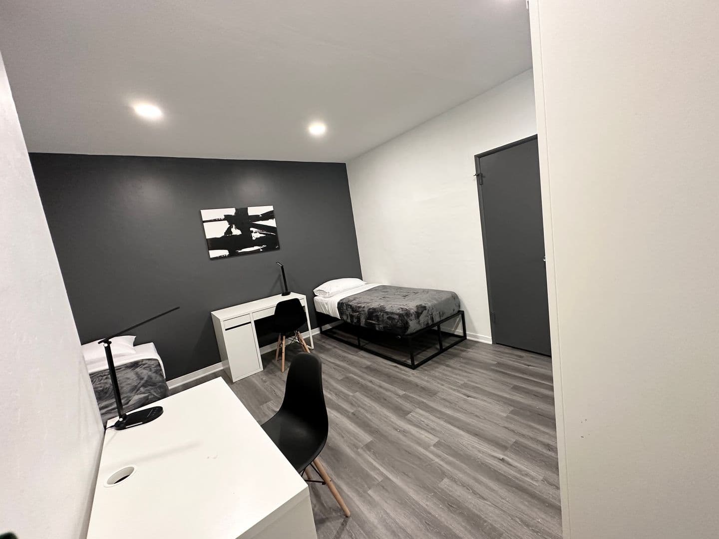 Los Angeles Apartment: 832 Hilgard Ave