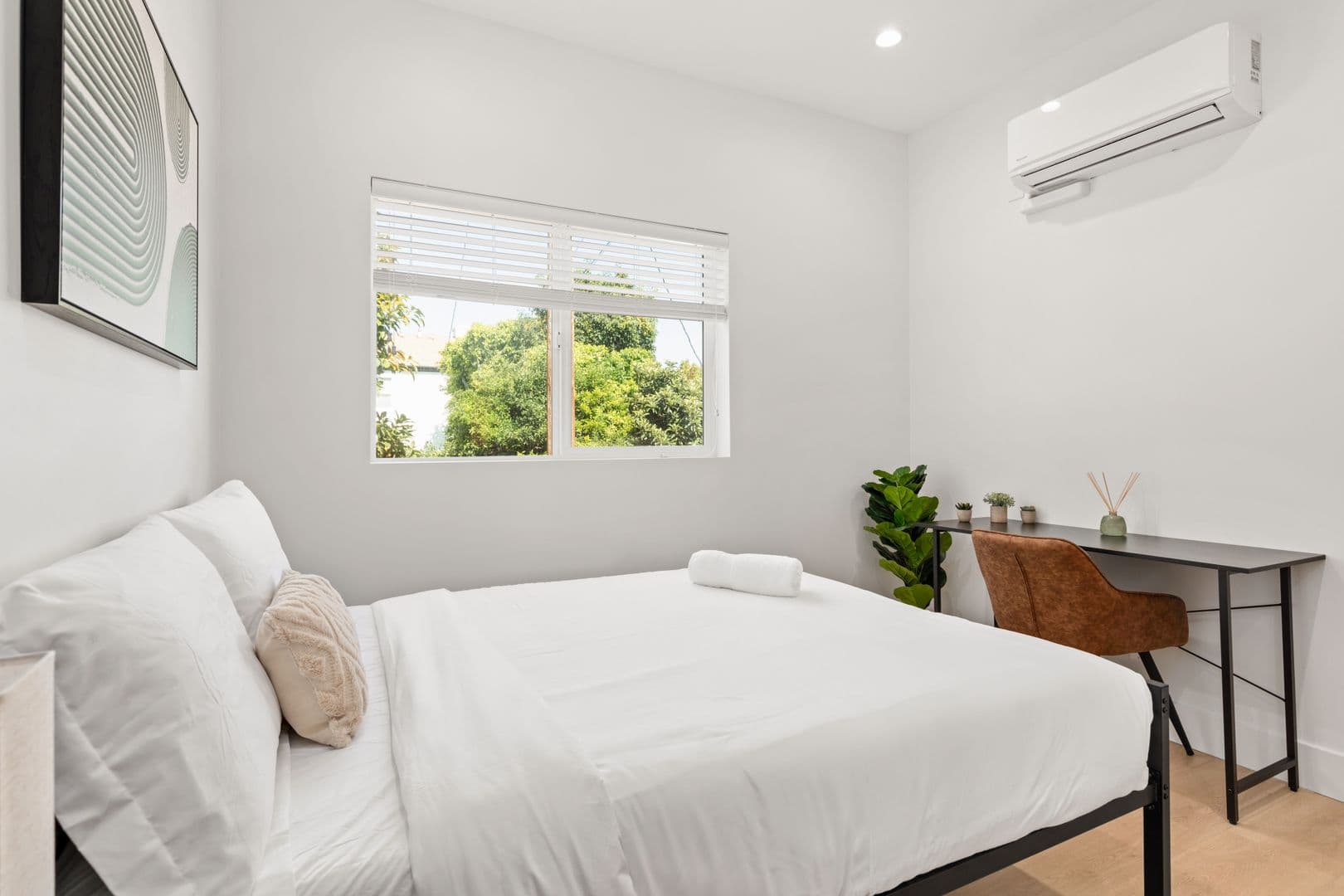 Los Angeles Apartment: 1736 1/2 Kelton Ave.