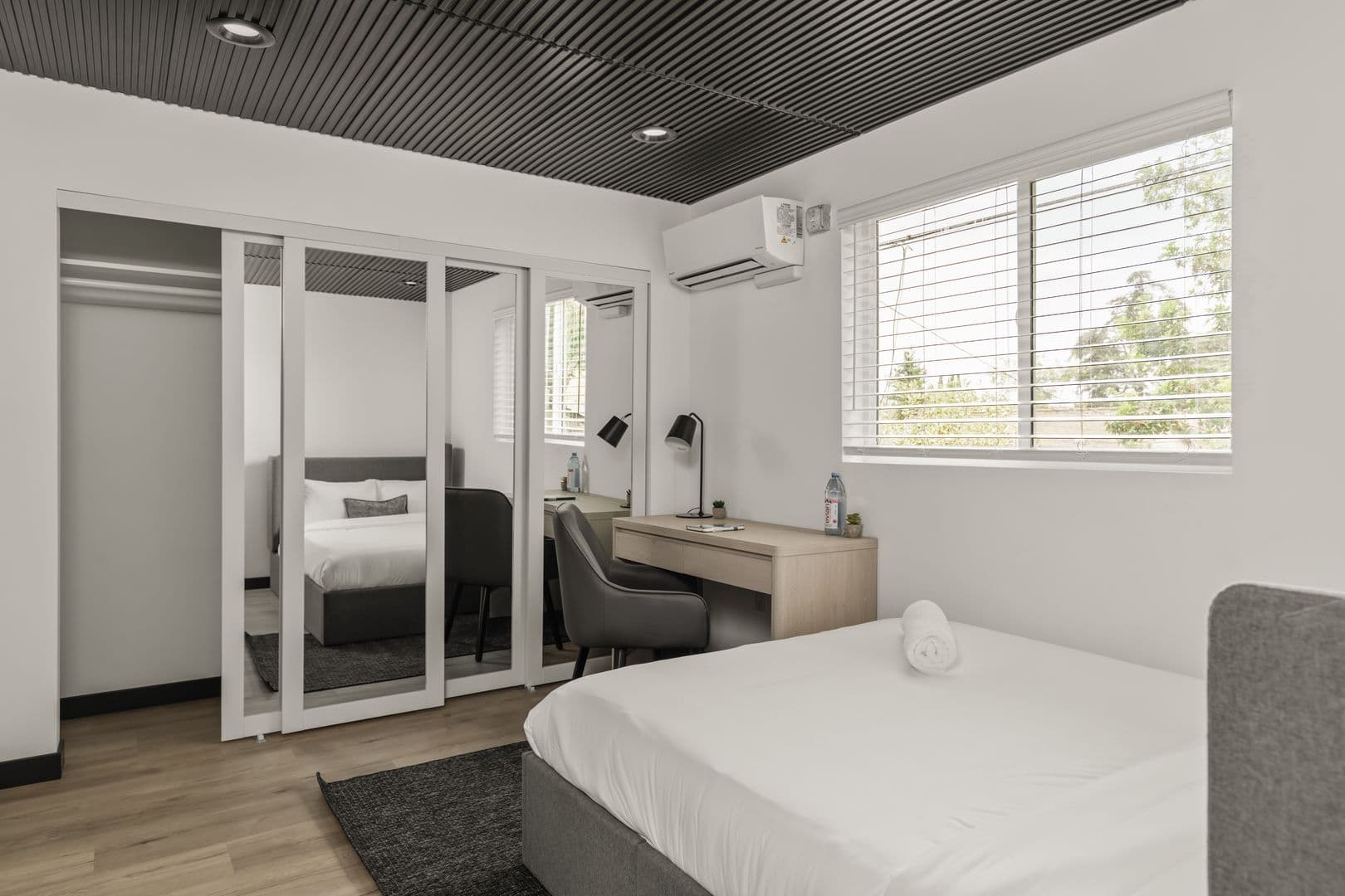 Los Angeles Apartment: 10773 Ashton - Single Room