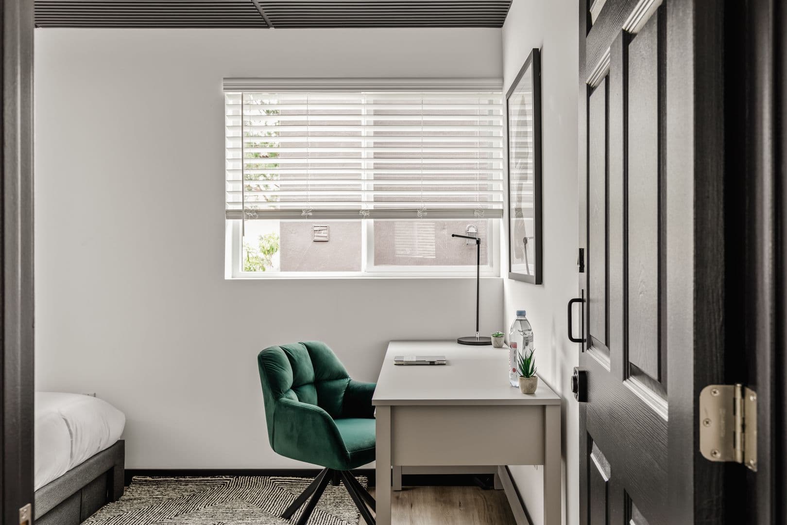 Los Angeles Apartment: 842 Hilgard Ave