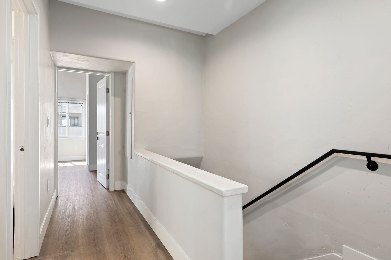 Los Angeles Apartment: 1709 Kelton Ave