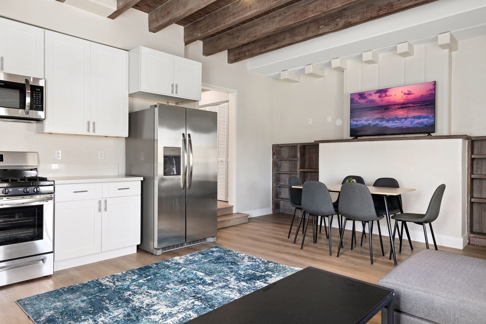 Los Angeles Apartment: 1709 Kelton Ave