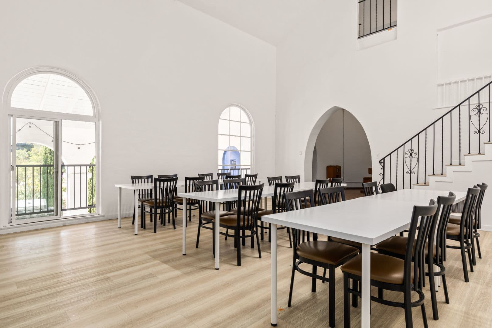 Los Angeles Apartment: 832 Hilgard Ave