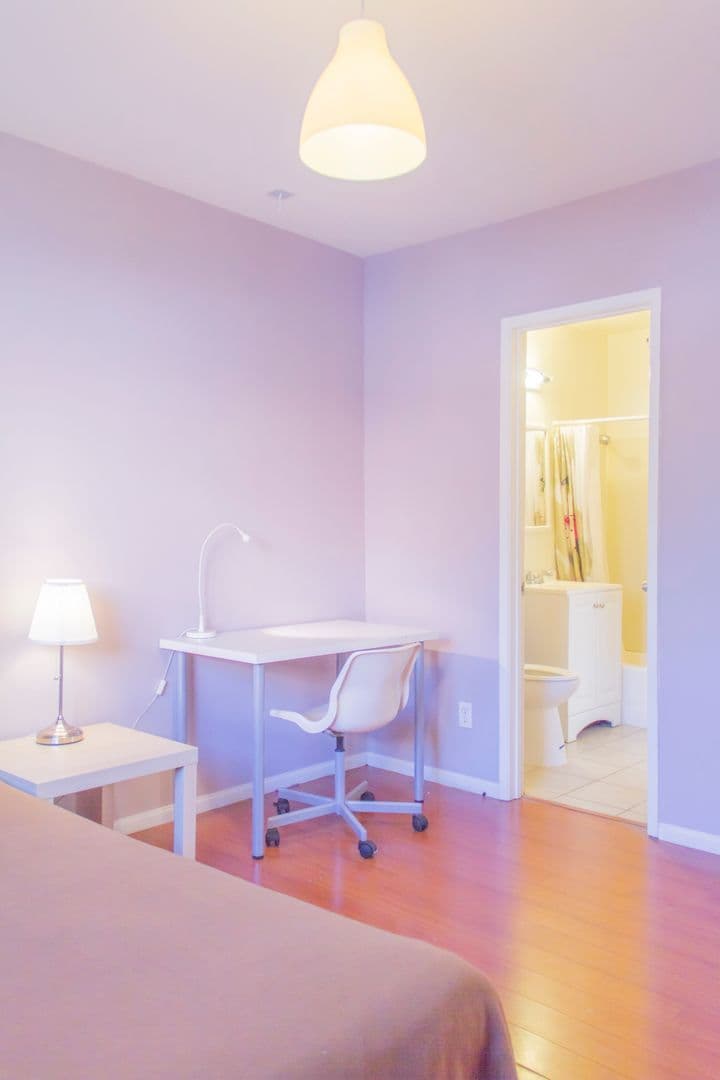Santa Monica Apartment: 1637 Berkeley St.