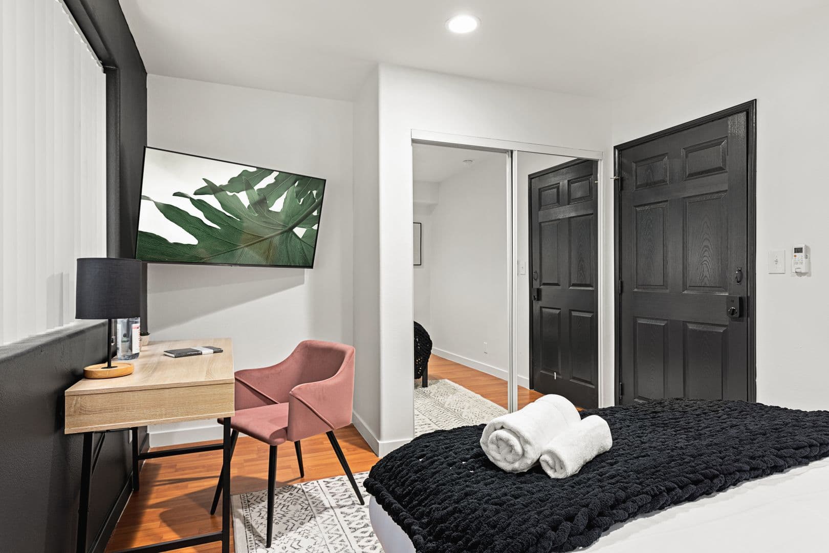 Los Angeles Apartment: 10777 Ashton