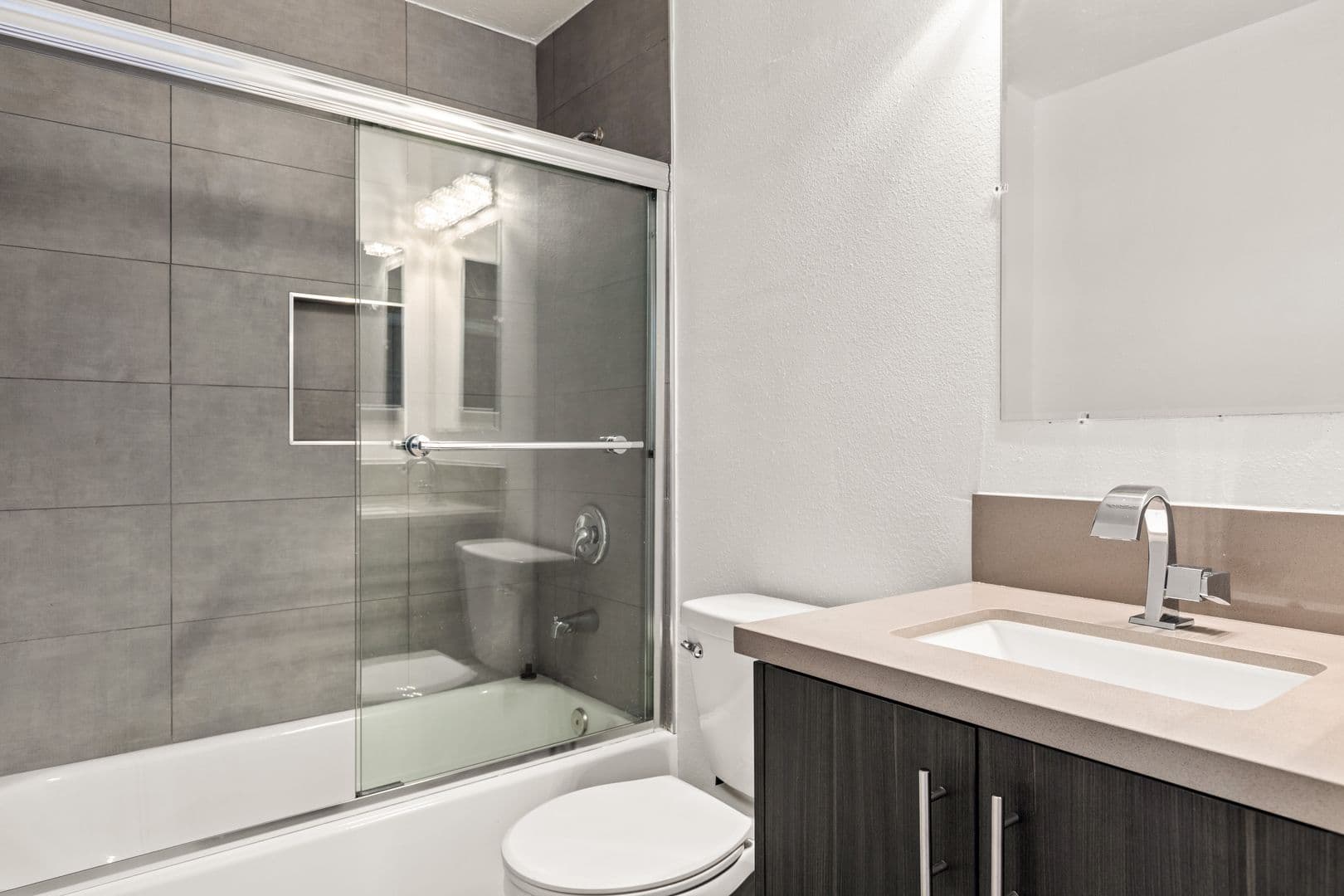 Los Angeles Apartment: 10777 Ashton