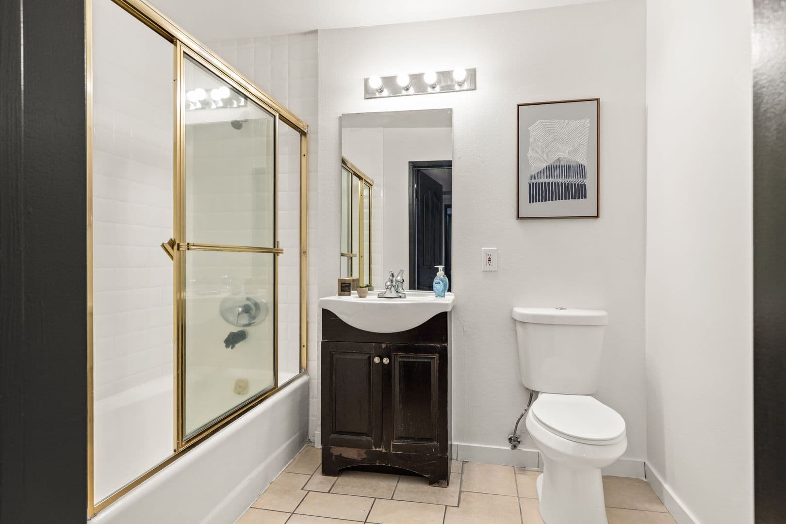 Los Angeles Apartment: 10777 Ashton